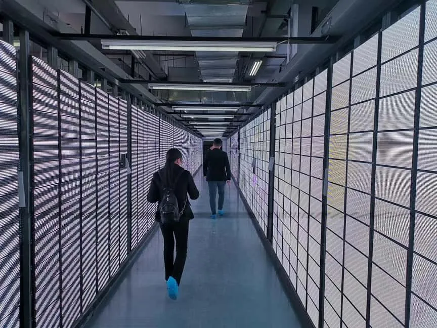LED Ekranların Eskimesi: Rengin Neden Pazarlık Konusu Olmadığı