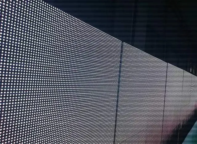 test starnutia biela LED obrazovka