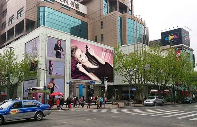 schermo led per centro commerciale