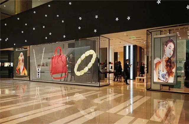 schermo led per centro commerciale