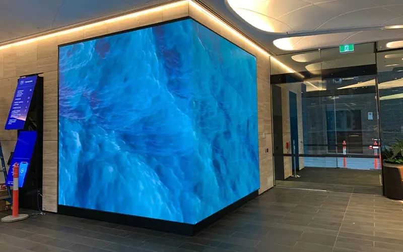 Installazione a parete LED COB Pro con angoli tagliati a CNC a 90 gradi senza soluzione di continuità