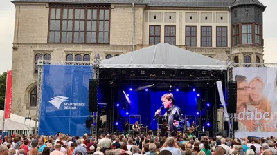 Concerto all'aperto con schermo LED IMAG a noleggio di classe Matrix.