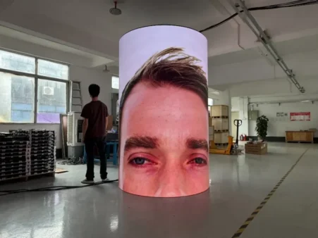 01 / Portrait content during cylinder factory playback
